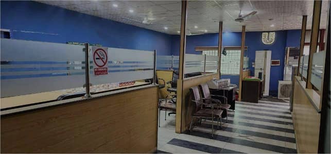 I-10 9,500 Sqft Warehouse with Offices, Halls, Parking