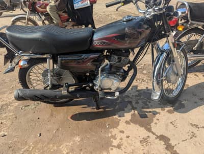 Honda 125 black color