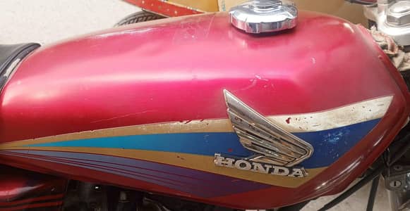 125 Fuel tanky bhut ache halat mai hai 2005 model hai