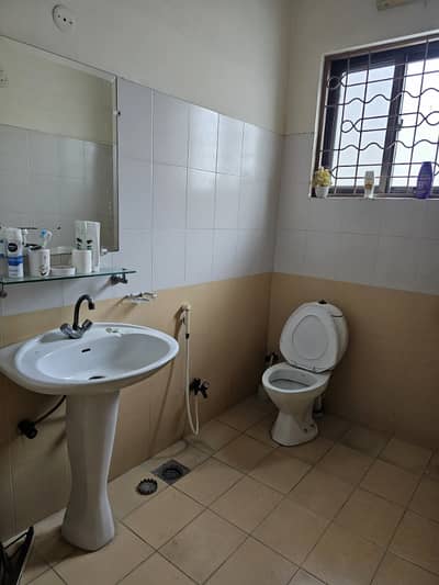 1 kanal FULL HOUSE for rent on ideal location