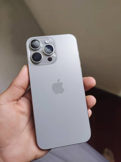 15 Pro Max Natural Titanium