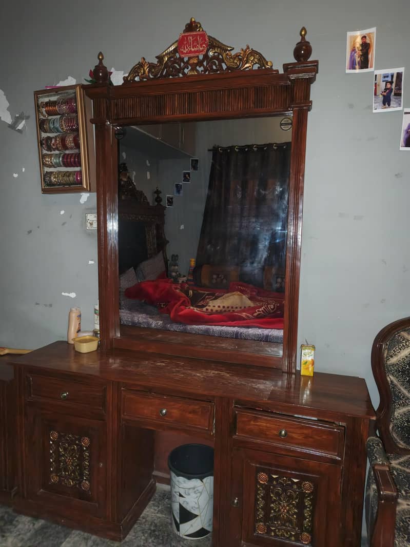 dressing table 0