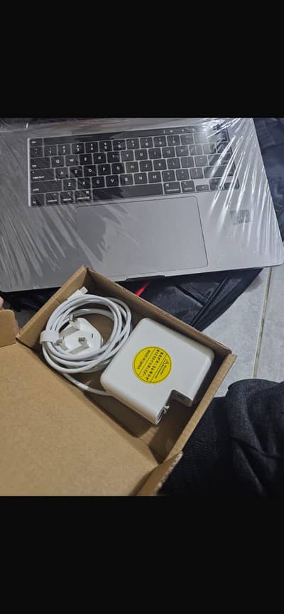 2019 model 16gb rem 512memore 4gb graphics card 16 anech screen