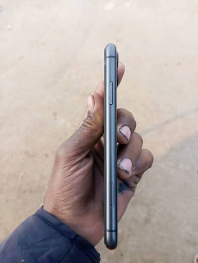 I phone 11 JV non pta 64GB - battery health 87% - 45 days Sim time -