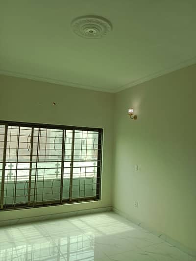 10 MARLA 1ST FLOOR FOR RENT WITH GAS