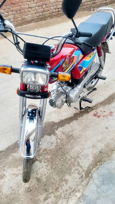 HONDA CD 70 LUSH BRAND NEW 560 KM ONLY OPEN LATER
