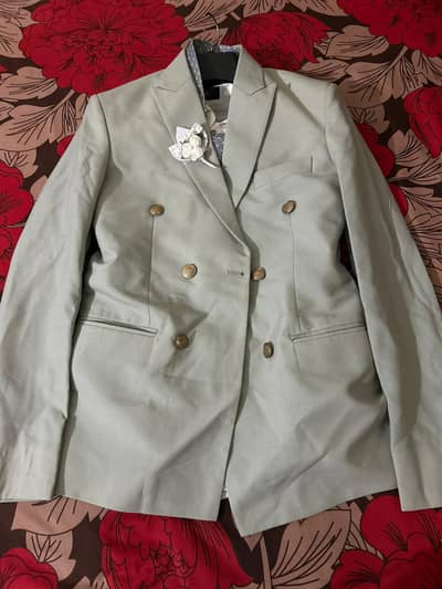 medium size pant suit coat suit. ( only one time used)