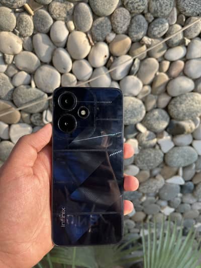 Infinix hot 30 play 4+4:64 box charger available