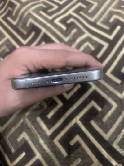 15 pro max 256 GB neutral titanium