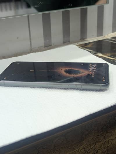 Google pixel 8 10/10 condition-- DSLR camera