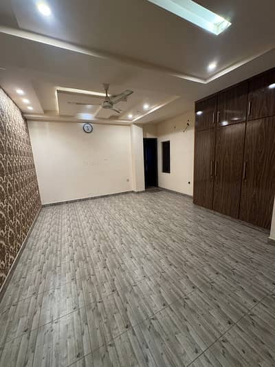 Ideal 800 Square Feet Office for Rent at Susan Road