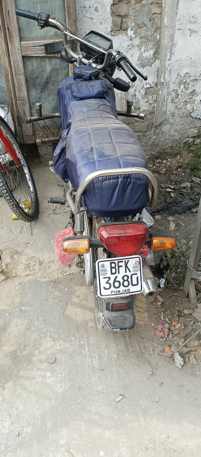 black COLOUR 14 model