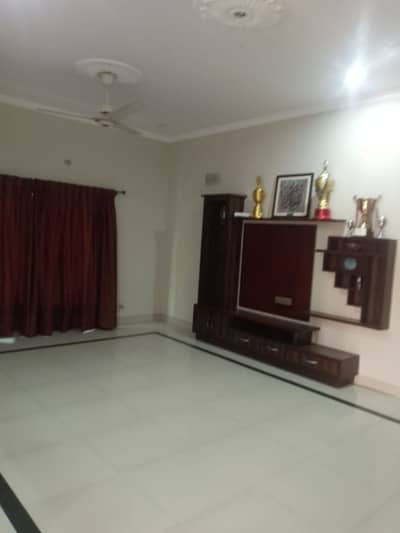 INDEPENDENT SAPRAT GATE UPPER PORTION 3BEDROOM TV LOUNGE