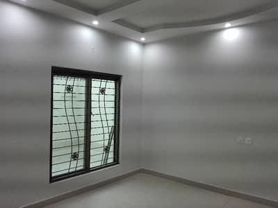 A Perfect House Awaits You In Wapda Town Phase 1 - Block J2 Lahore