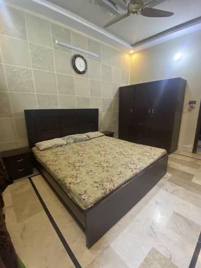Bed+2 side table+3 door cupboard+mattress for sell argent shifting