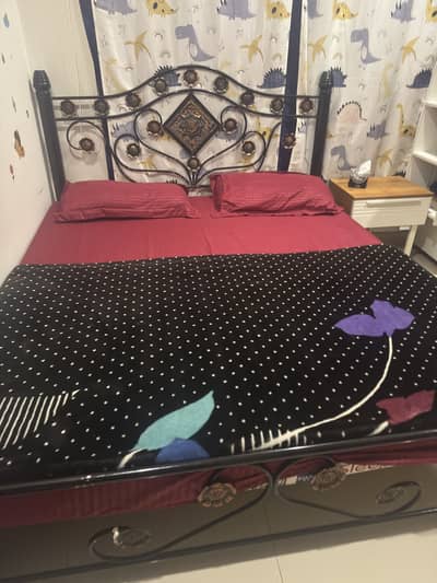 Bed hardly used, including the mattresss