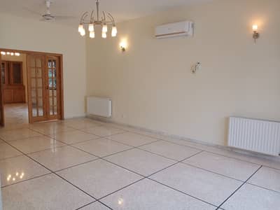 F8 700 Sqy Cornor Front Park, Open, Livable House