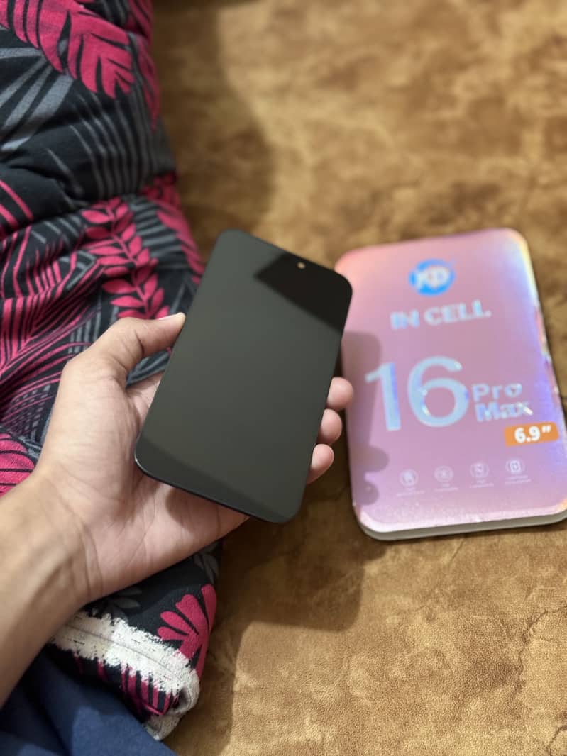 16 pro max (panel) 1