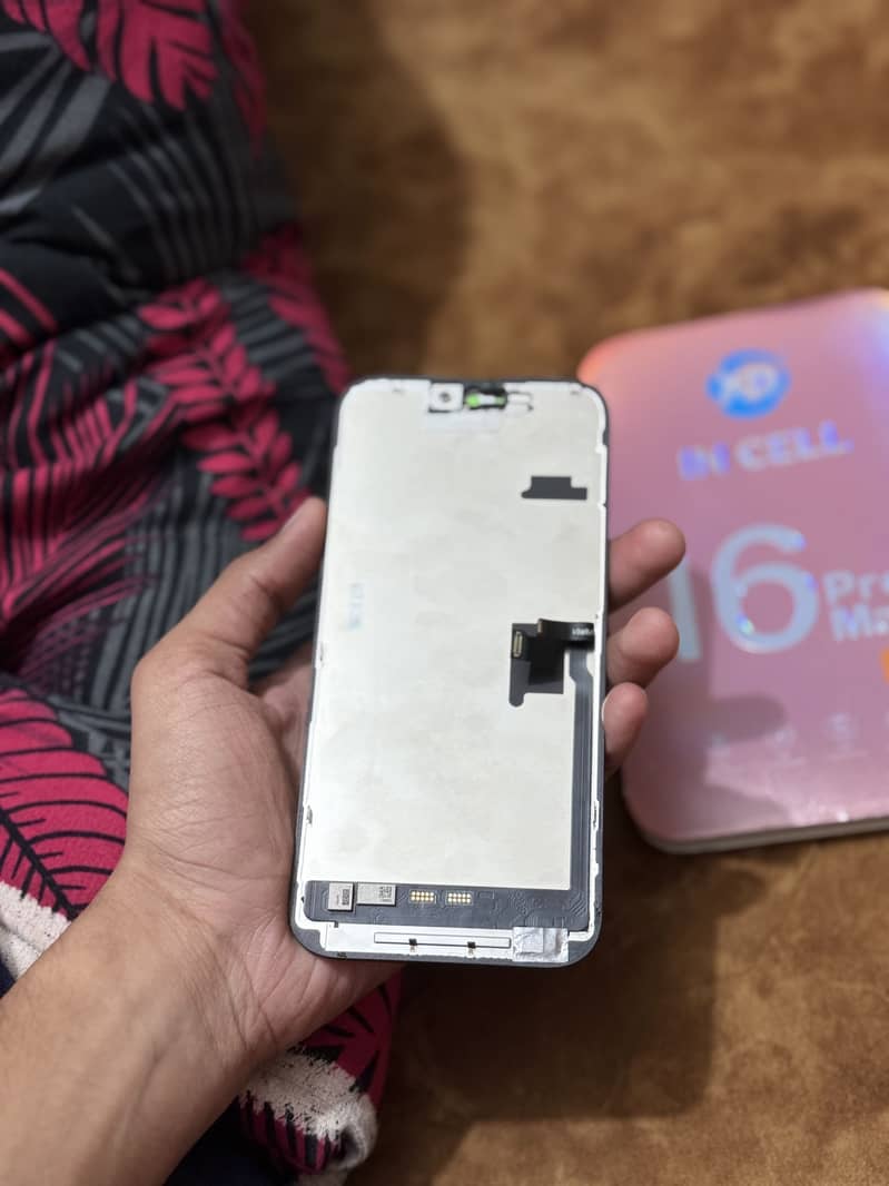 16 pro max (panel) 2