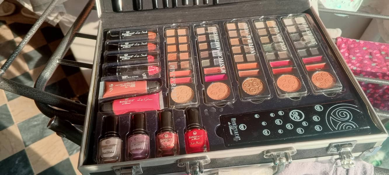 Makeup box 3