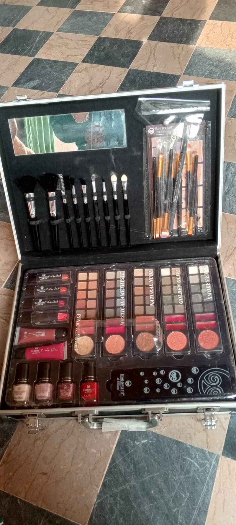 Makeup box 5