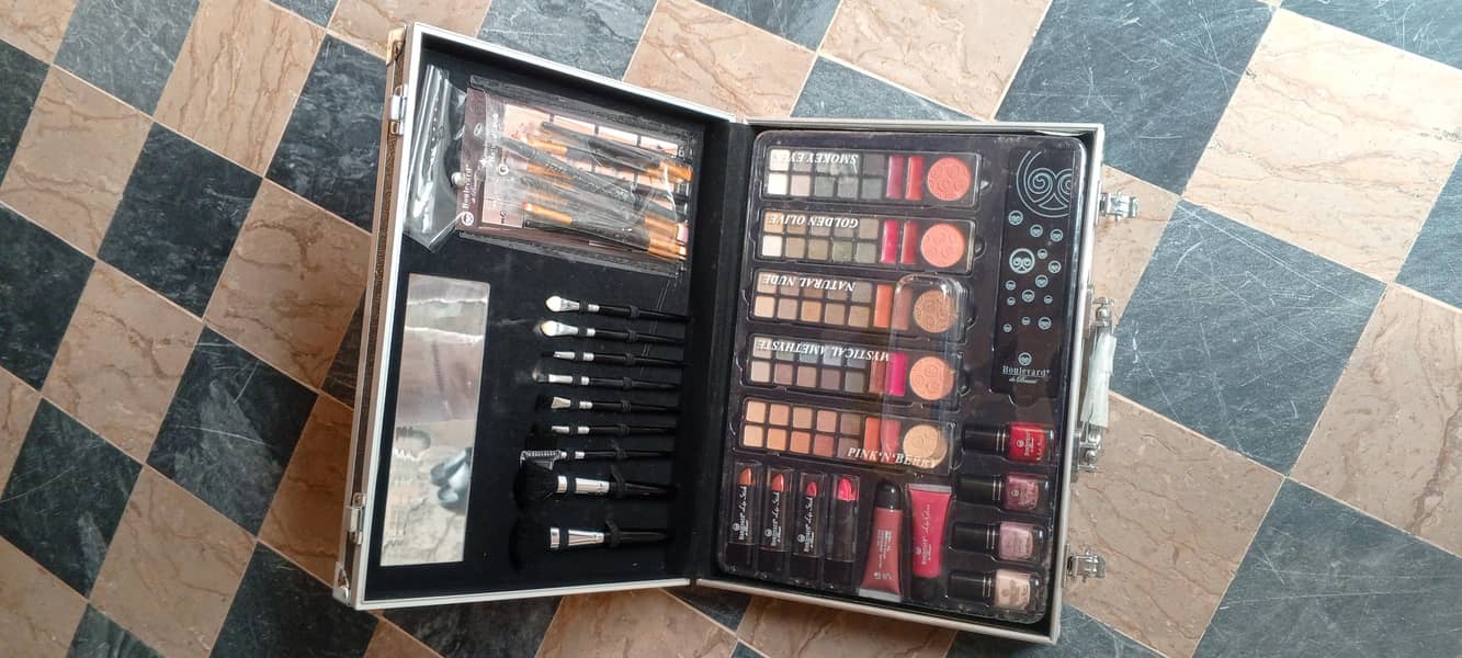 Makeup box 6