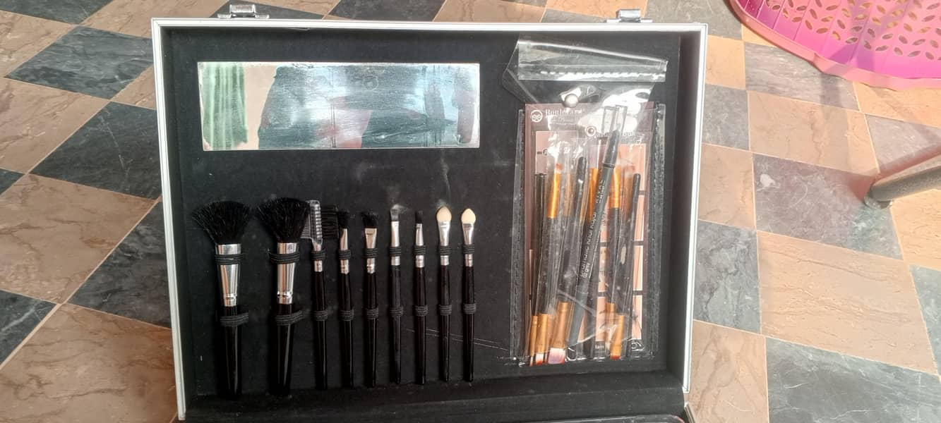 Makeup box 7