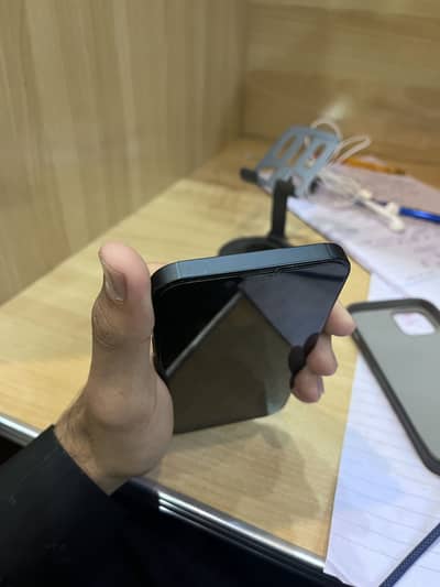 Iphone 13 in black color with 10/10 condition and box