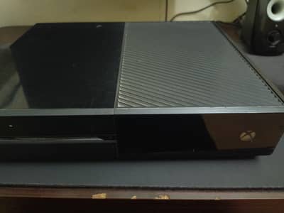 XBOX ONE 500GB + 6 GAMES