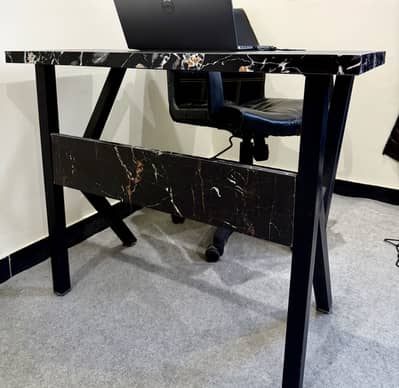 Office Table for sale (New]