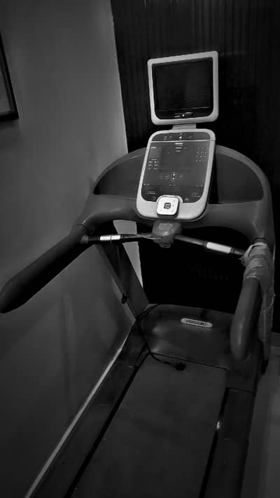 Treadmill bigger Size Precor 956i model LED Screen