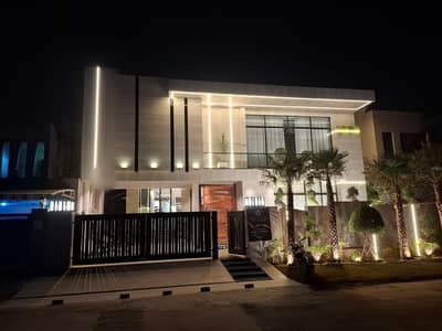 LUXURY LIVING AT ITS BEST 1 KANAL BRAND NEW HOUSE FOR SALE  Valencia Town, Lahore Prime Location (Near Park)  Kya aap apne khwaboon ka ghar talash kar rahe hain? Valencia Town ke intehai pursukoon aur posh block mein aik shandaar, modern design ka 1-Kanal ghar ab sale ke liye available hai.   Ghar ki Khusoosiyat:  Size: 1 Kanal (Brand New)