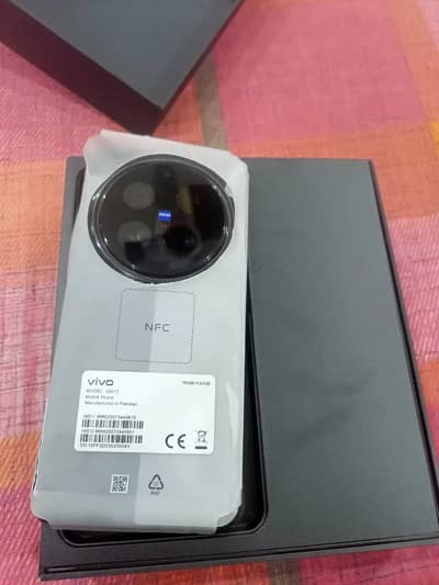 VIVO X200 PRO - Brand New - Official PTA - Black - VIP Box