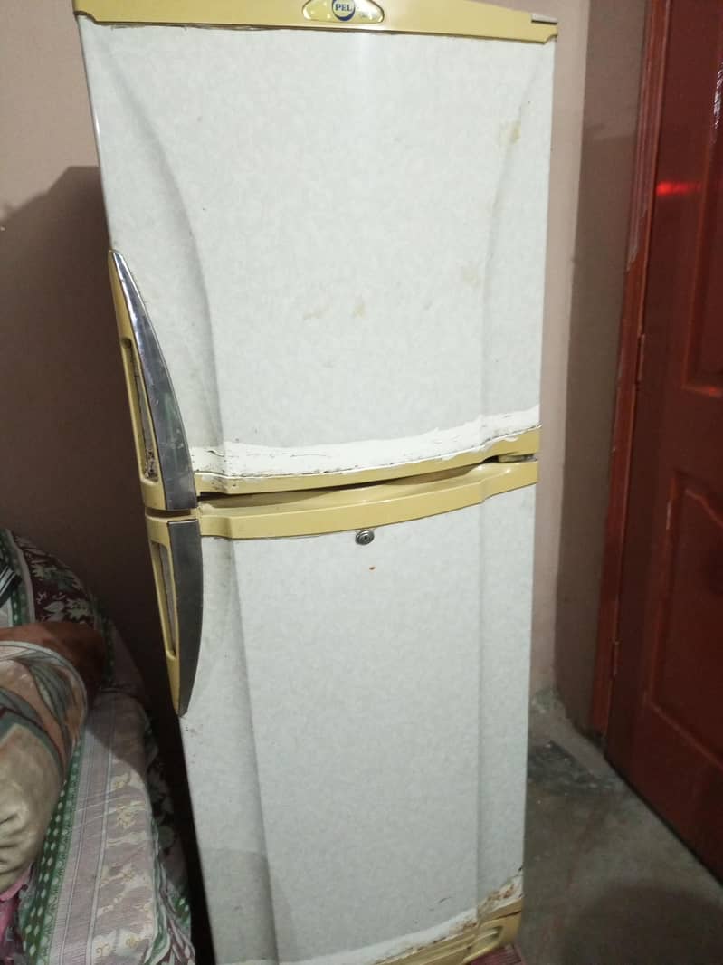 پیل فریج بہت اچھی حالت براہے فروخت ہے 0