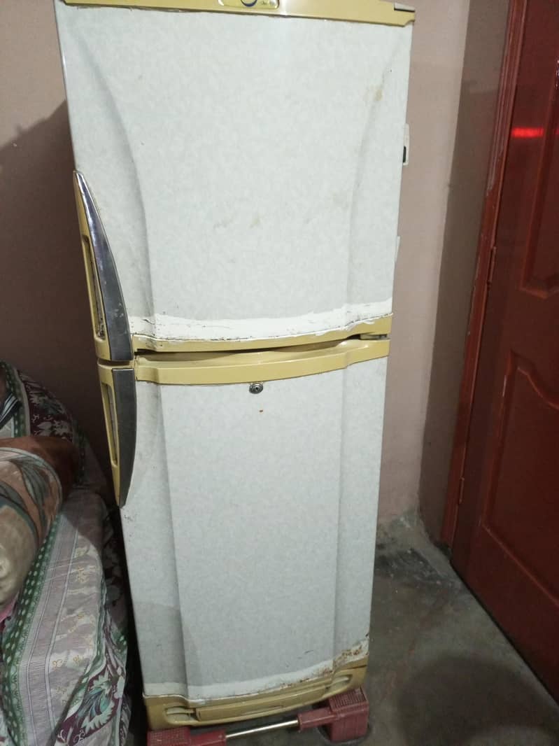 پیل فریج بہت اچھی حالت براہے فروخت ہے 1