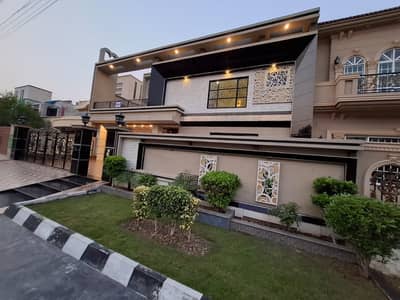 1 Kanal House For Sale With Dedicated Cinema Hall - Valencia Town, Lahore  Location: Superbly Located In The Sought-After Valencia Town, Lahore.   Accommodation:  Features 5 Spacious Bedrooms