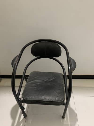 Used Office Chair with Armrests – Affordable