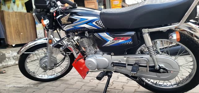 Honda cg 125 2025 4 month ki nikli hoi hea number lga hea