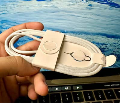 i phone box pulled cabel c to c  I phone 16