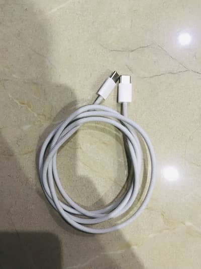 Iphone 17 pro max box cable