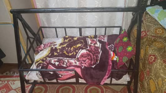 Mazboot Ghar ka Bana Loha (Iron) Baby Jhula - 1 Week Used