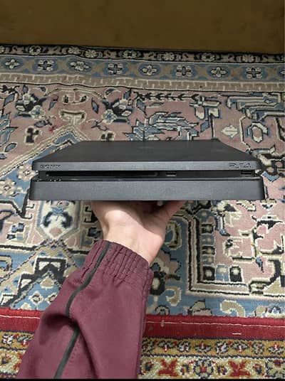 PS4 1 Tb slim with 2 controllers and 2 cds Gta 5 Tekken 8