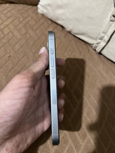 Iphone 15 pro natural titanium