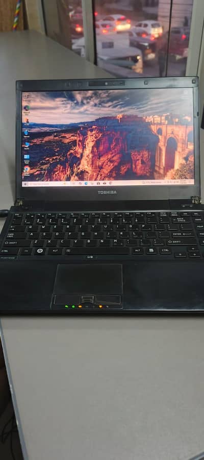 Toshiba i5,3 gerention 12 gb ram 80 gb SSD
