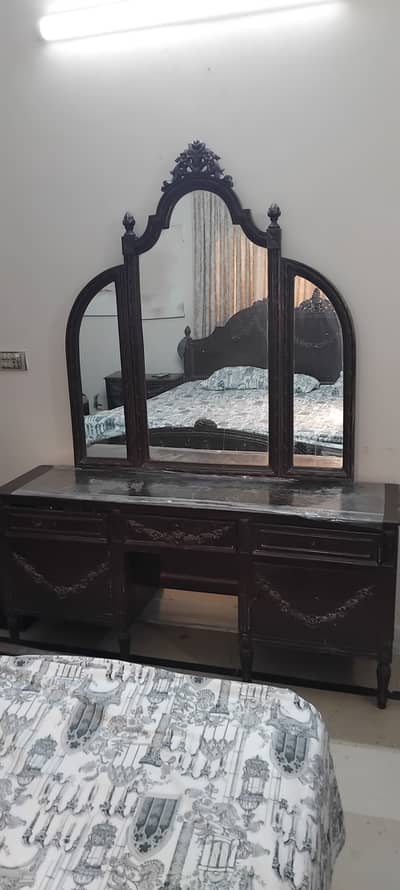 Dressing table
