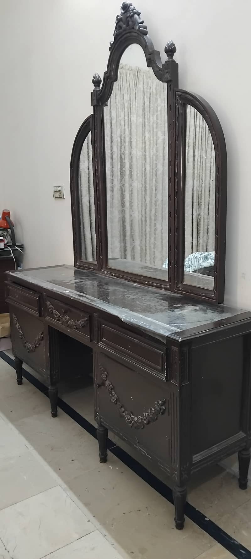 Dressing table 1