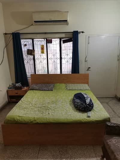 Sleek and decent design big size bed for sale