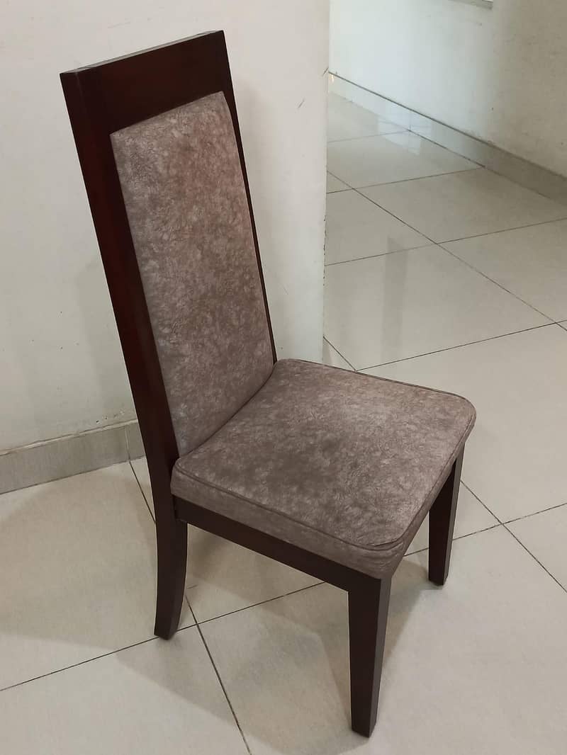 (8 کرسیاں)مضبوط لکڑی کی کرسی – بہترین حالت میں 3