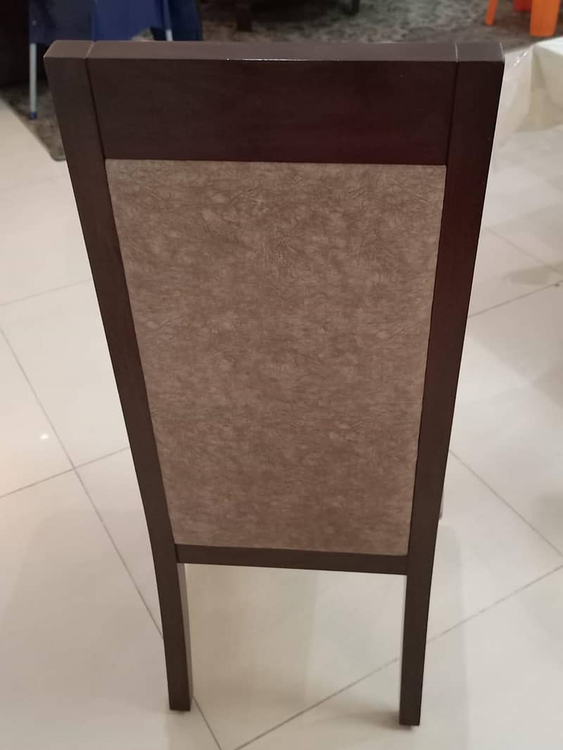 (8 کرسیاں)مضبوط لکڑی کی کرسی – بہترین حالت میں 4