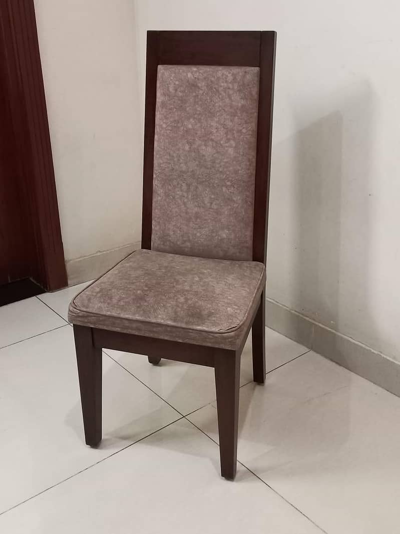 (8 کرسیاں)مضبوط لکڑی کی کرسی – بہترین حالت میں 5